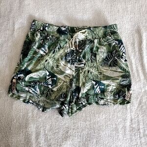 One 5 One Tropical Shorts 100% Rayon Beachy Summer Pockets Vacay Casual